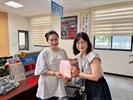 主任致贈洽公民眾母親節小禮(2)
