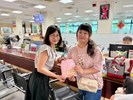 主任致贈洽公民眾母親節小禮(4)