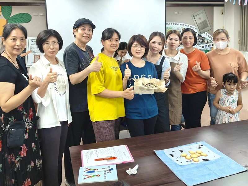 學員製作小餅乾