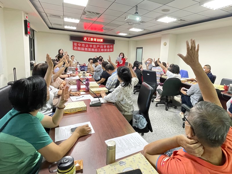 114年上半年志工聯繫會報暨戶政法令宣導教育訓練志工夥伴們踴躍回答問題