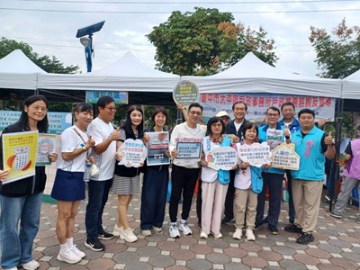 臺中市民野餐日暨太平休閒路跑活動戶政業務宣導立法院副院長江啟臣等諸位民意代表親臨本所攤位