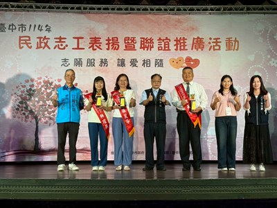 114年民政績優志工表揚_局長頒獎