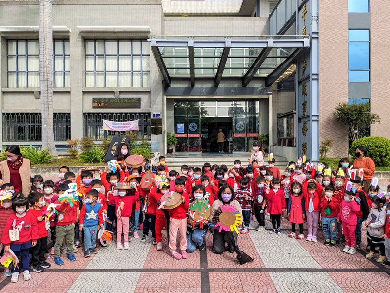 臺中市中華非營利幼兒園-小朋友祥獅獻瑞